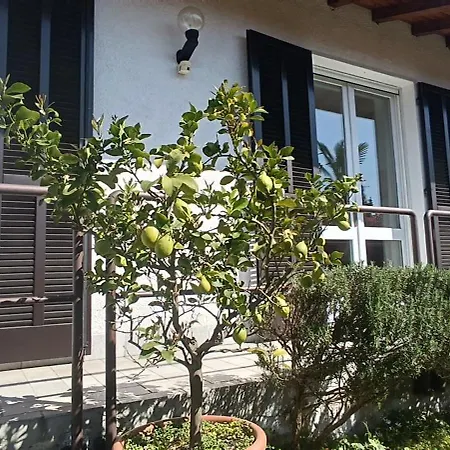 La Casa Di Rina Ferienhaus Angera